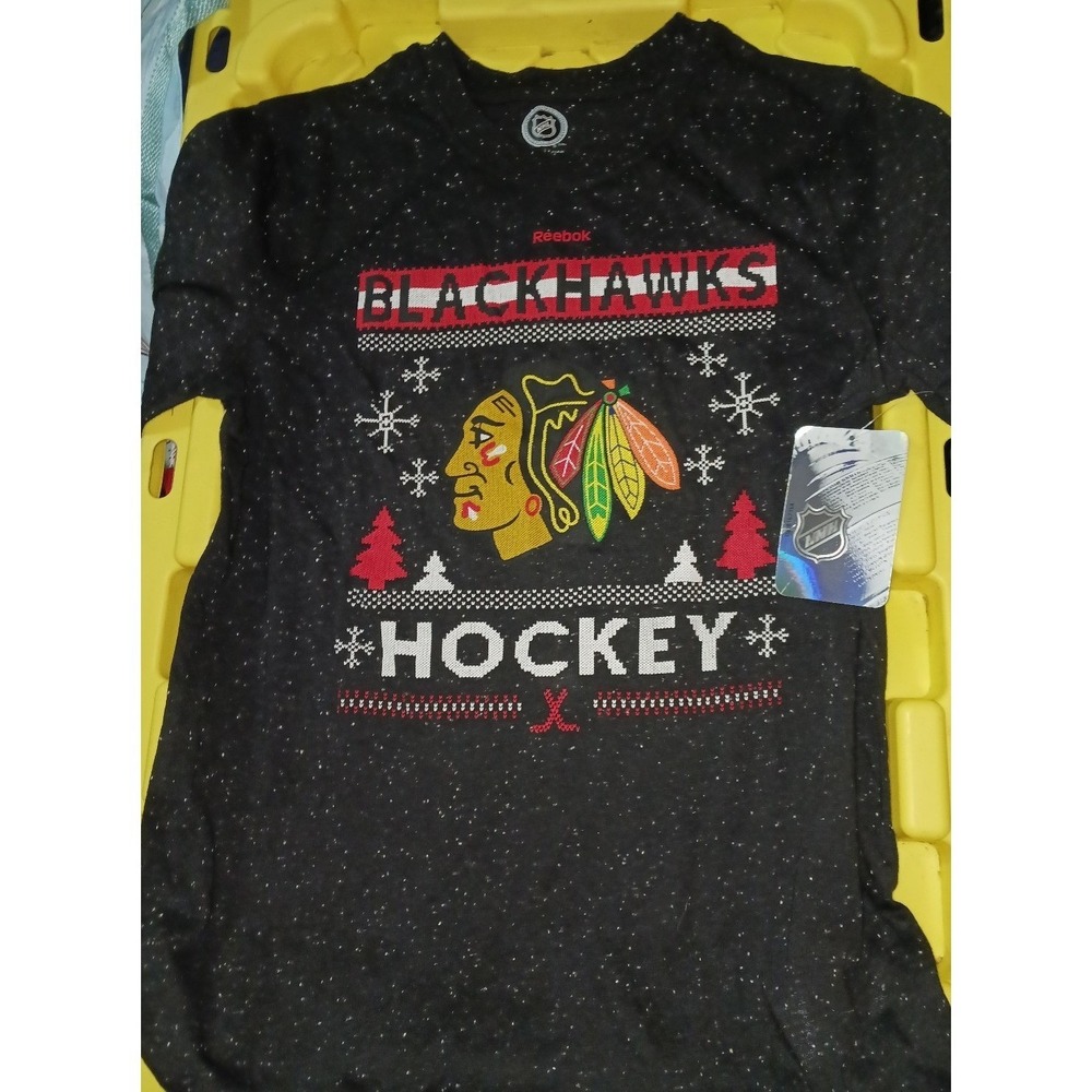 NEW Reebok NHL Boy's Chicago Blackhawks Winter/Holiday Tee, L 14/16